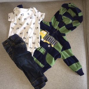 Carter’s 3 piece infant boy set. Size 3 months